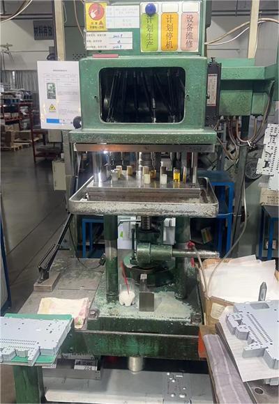 12、多軸攻絲機(jī).jpg